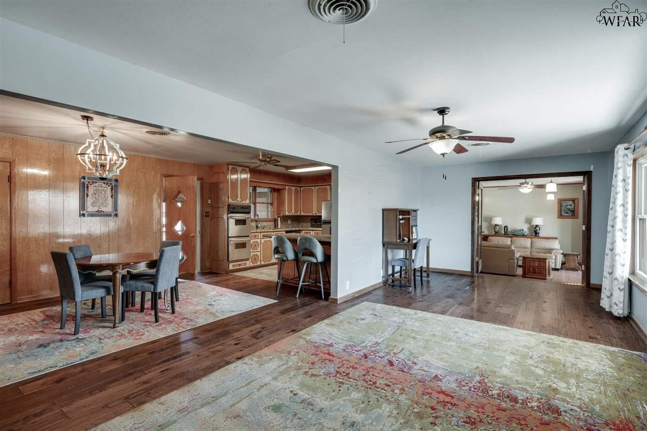 504 S Hilltop Avenue, Burkburnett, Texas image 3