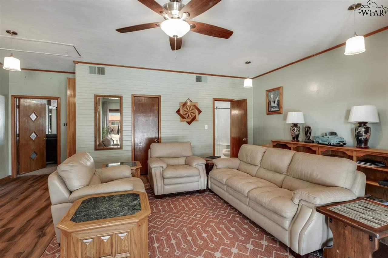 504 S Hilltop Avenue, Burkburnett, Texas image 7