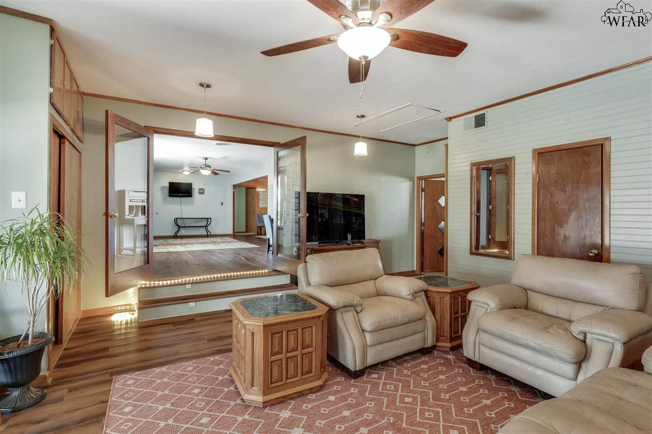 504 S Hilltop Avenue, Burkburnett, Texas image 6