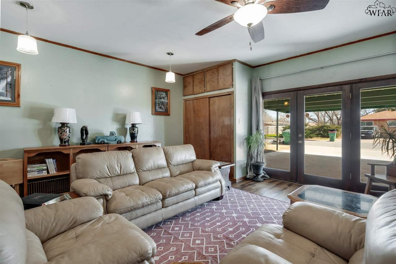 504 S Hilltop Avenue, Burkburnett, Texas image 5