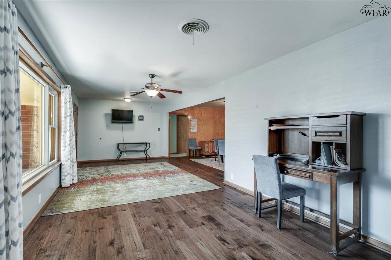 504 S Hilltop Avenue, Burkburnett, Texas image 4