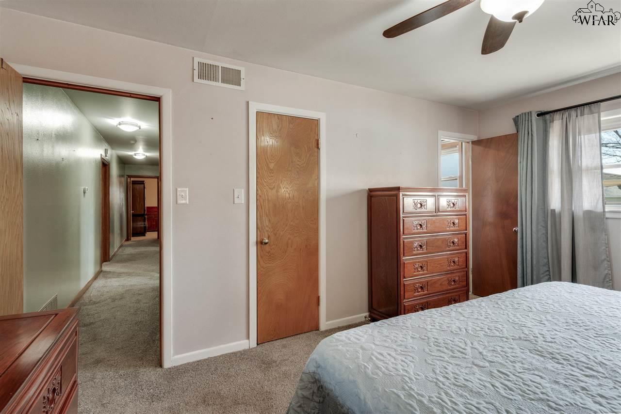 504 S Hilltop Avenue, Burkburnett, Texas image 18