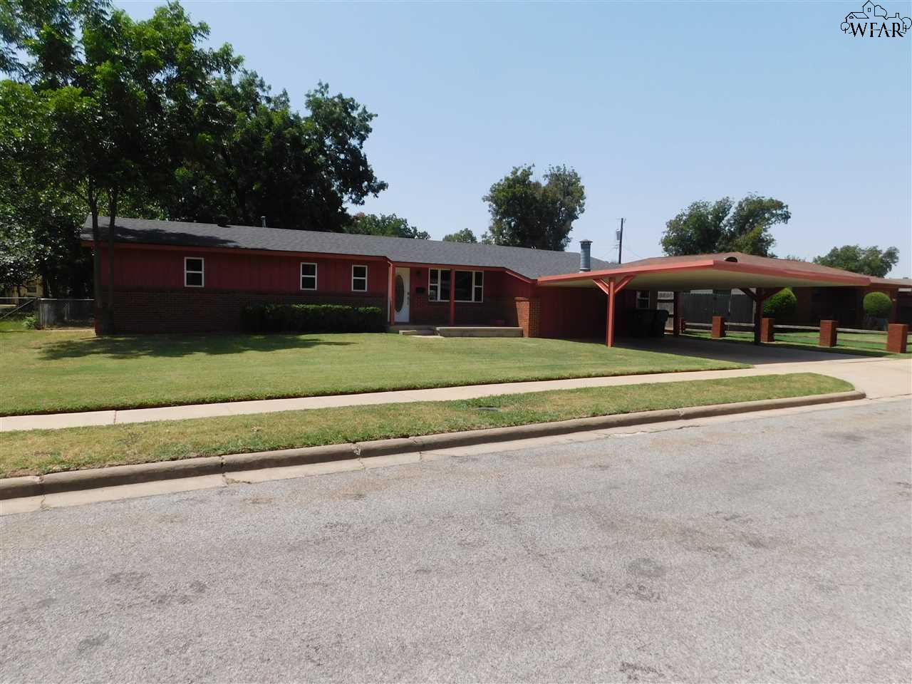 516 N Hilltop Avenue, Burkburnett, Texas image 3