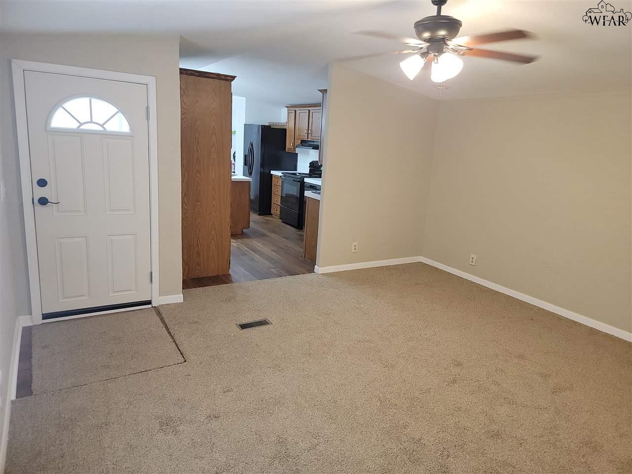209 W 1st Street, Burkburnett, Texas image 4