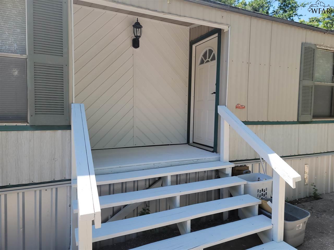 209 W 1st Street, Burkburnett, Texas image 2