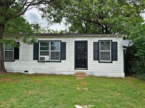 Homes For Rent - 902 Flood Street #1/2<br/> Wichita County, Wichita Falls, TX 76301