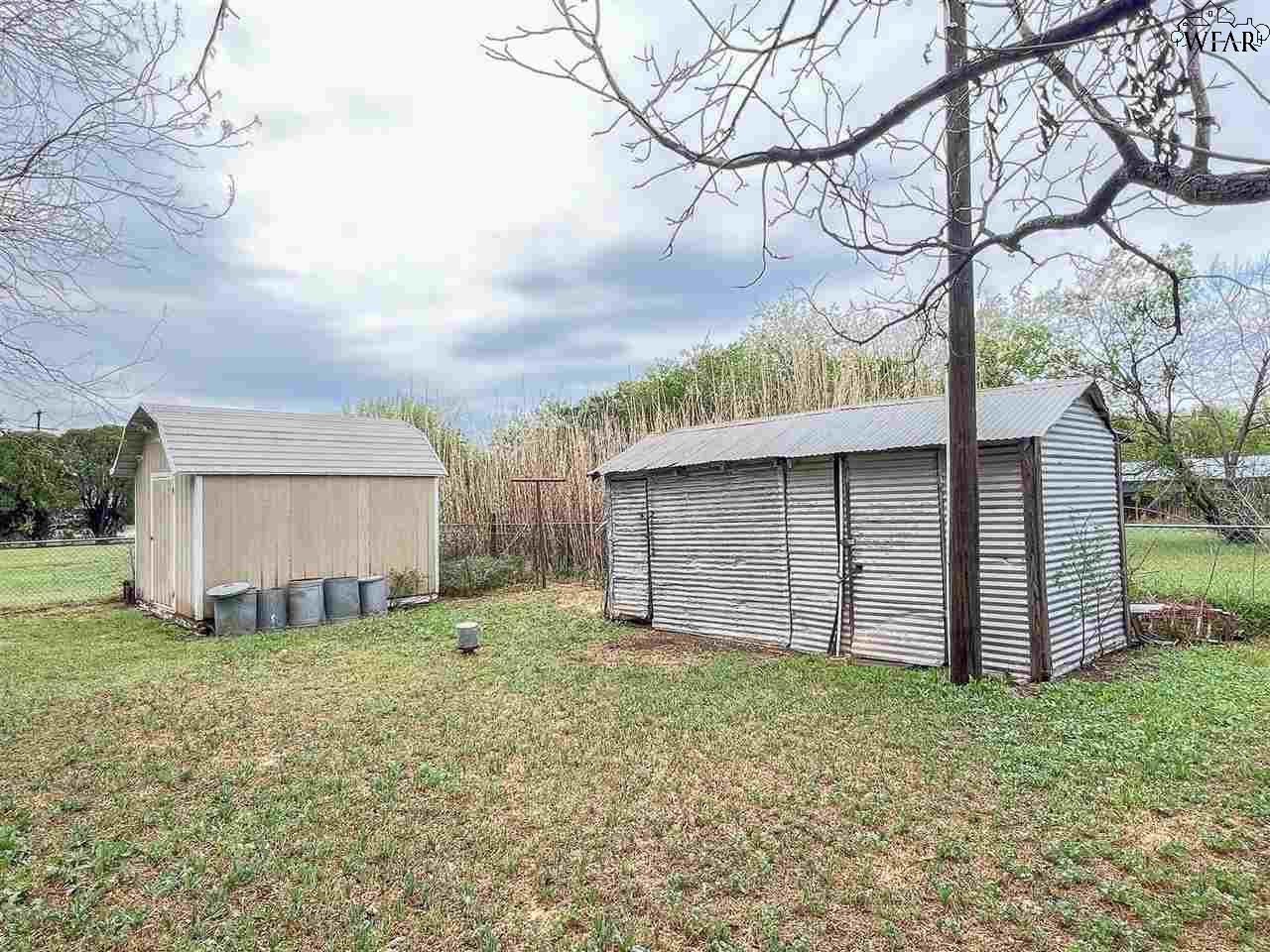 703 S Oak Street, Archer City, Texas image 16
