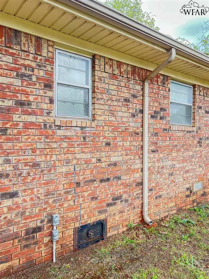 703 S Oak Street, Archer City, Texas image 17