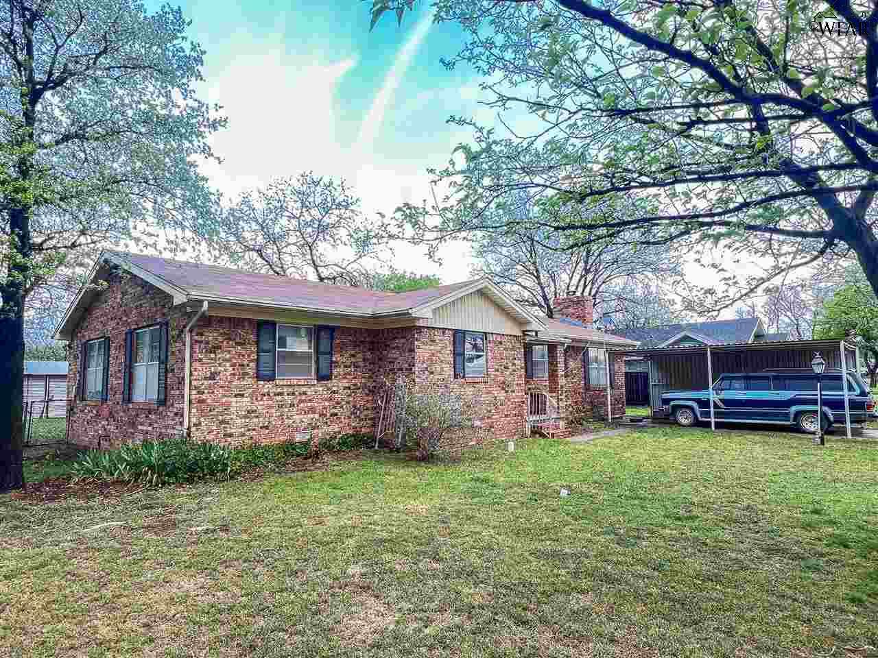 703 S Oak Street, Archer City, Texas image 4
