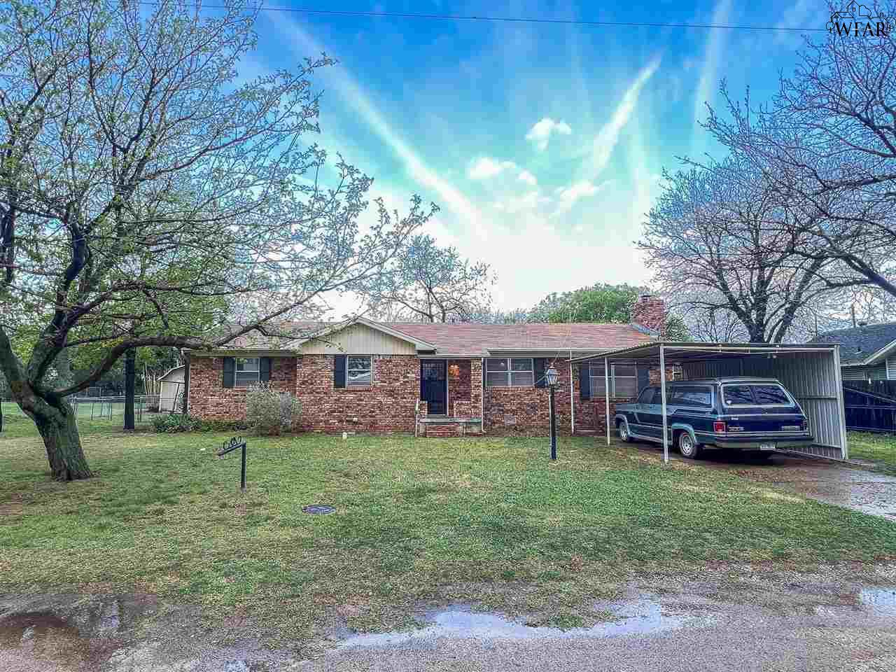 703 S Oak Street, Archer City, Texas image 1