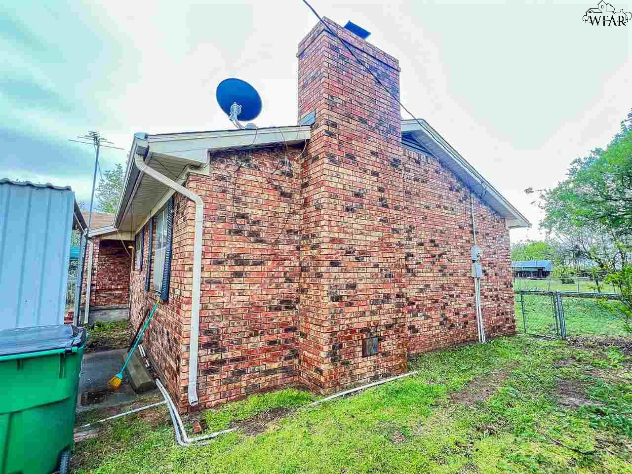 703 S Oak Street, Archer City, Texas image 8