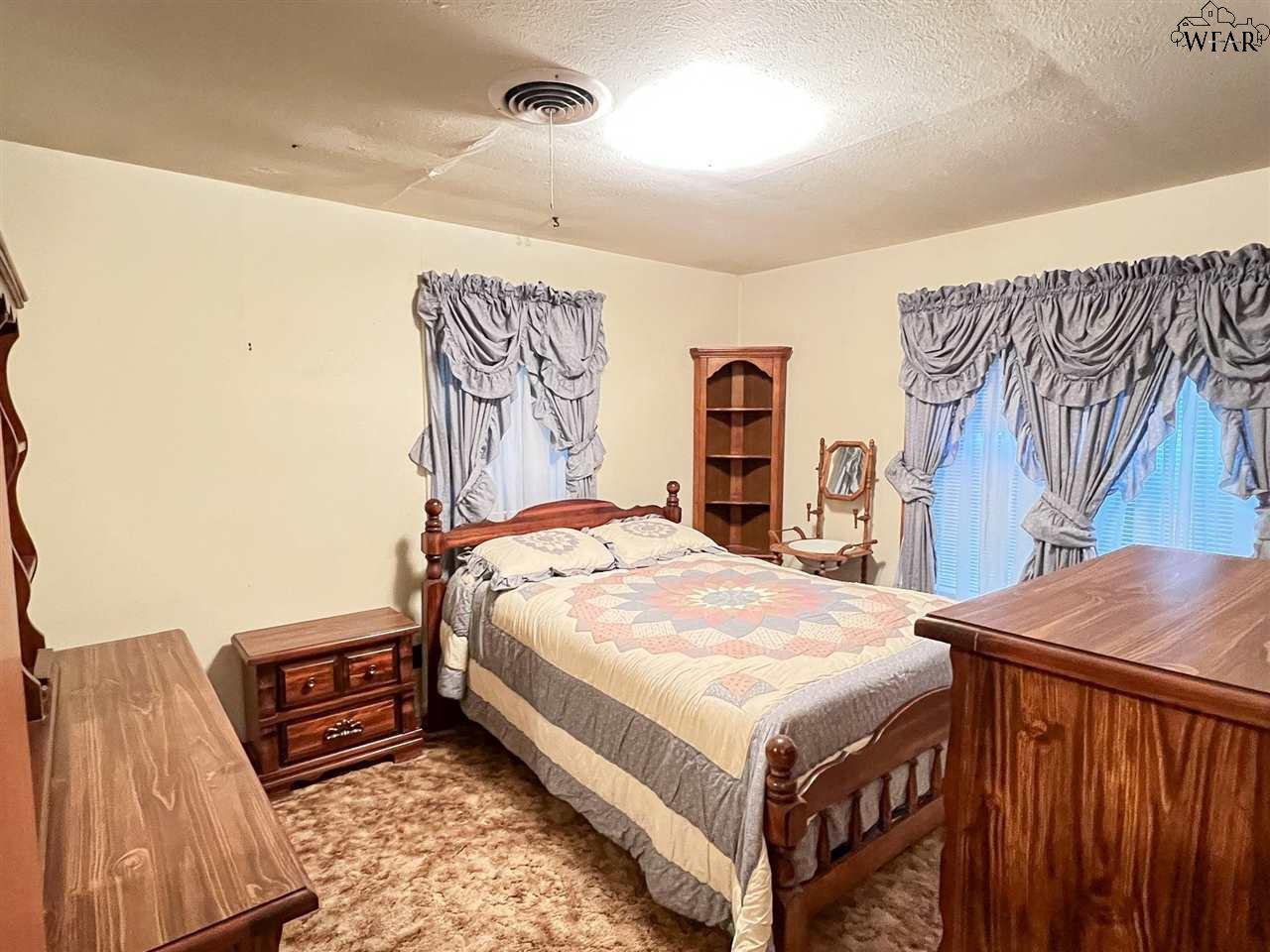 703 S Oak Street, Archer City, Texas image 23