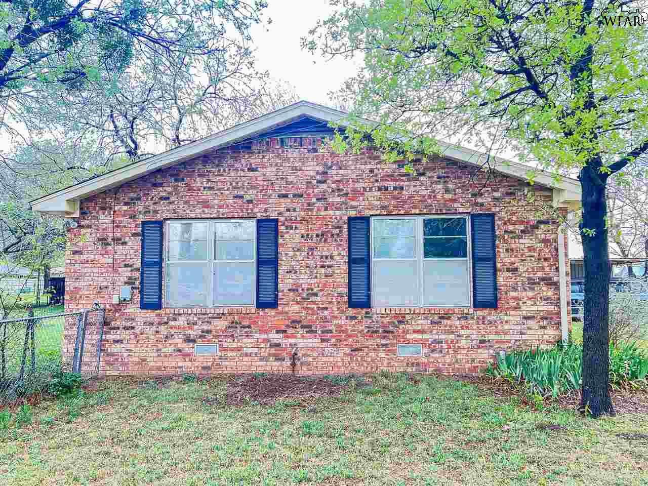 703 S Oak Street, Archer City, Texas image 5