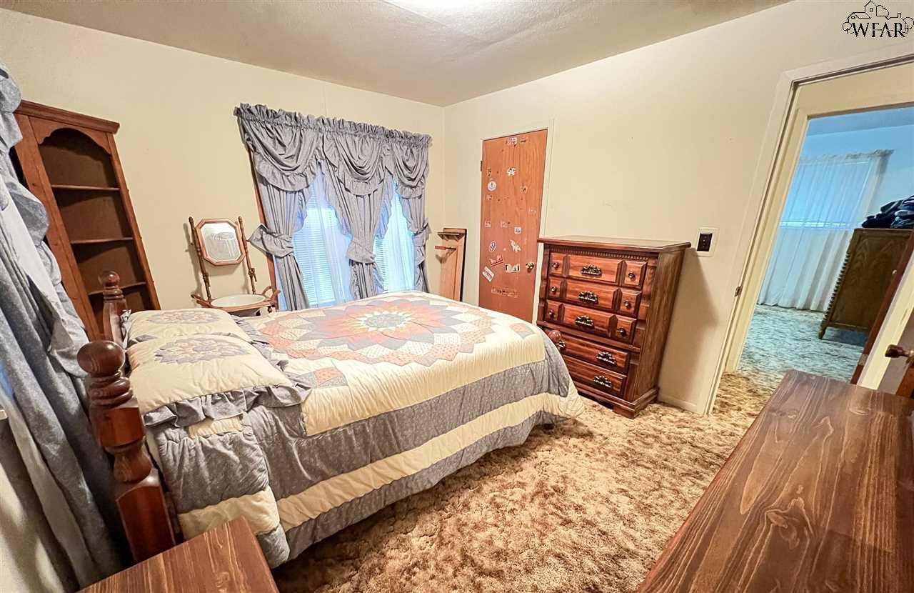 703 S Oak Street, Archer City, Texas image 24