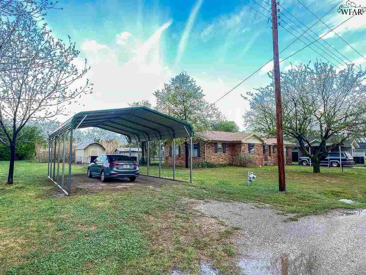 703 S Oak Street, Archer City, Texas image 2