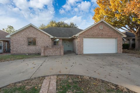 Homes For Sale - 8 Pilot Point Drive<br/> Wichita Falls, TX 76306