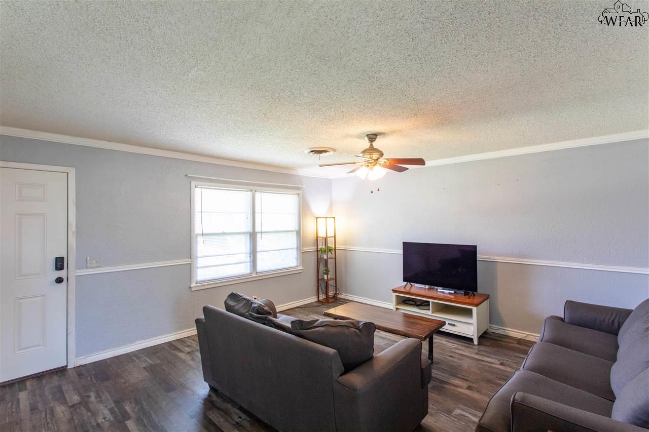 206 Clark Circle, Henrietta, Texas image 8