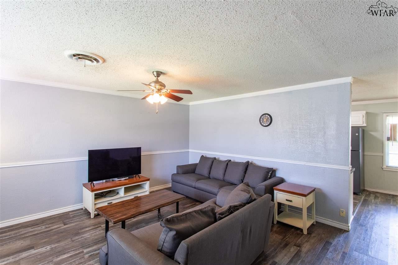 206 Clark Circle, Henrietta, Texas image 4