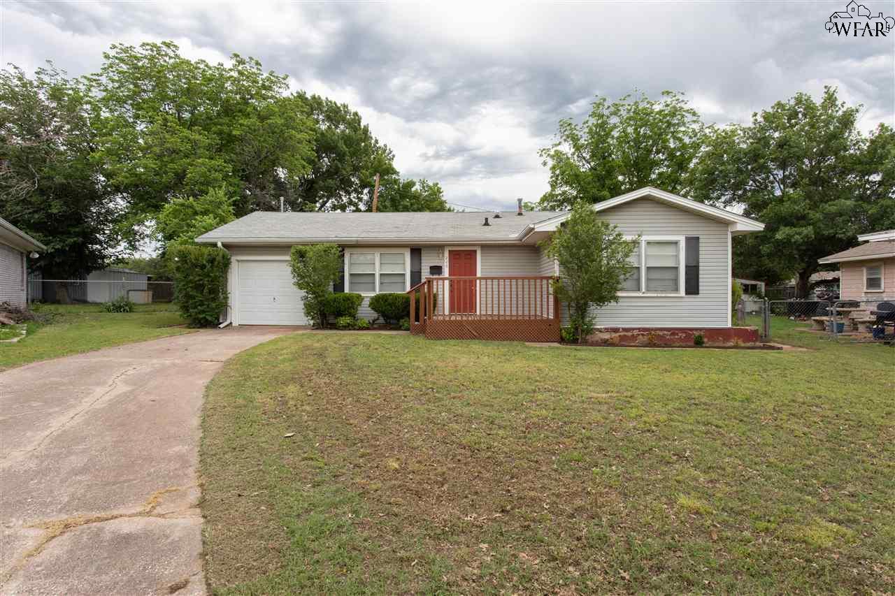 206 Clark Circle, Henrietta, Texas image 2