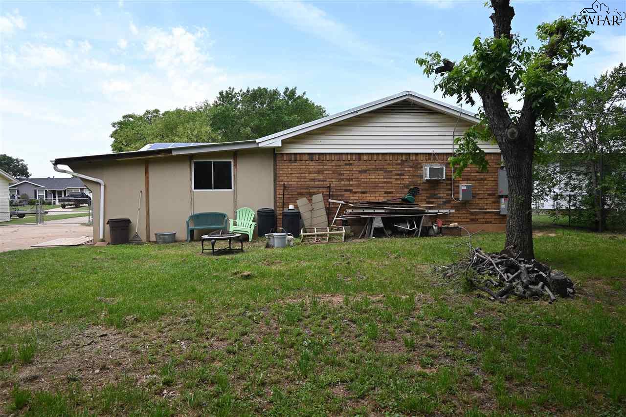 1104 S Oak Street, Archer City, Texas image 25