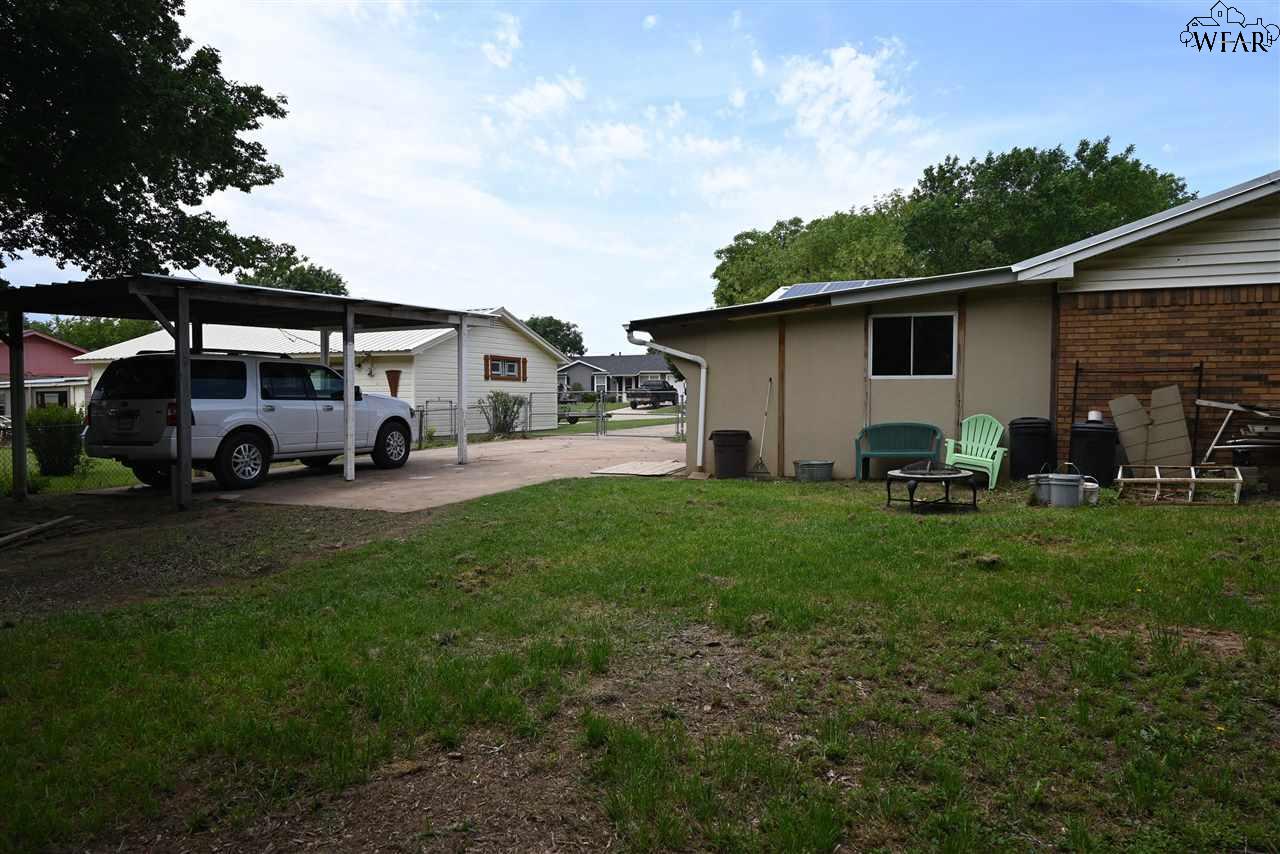 1104 S Oak Street, Archer City, Texas image 29