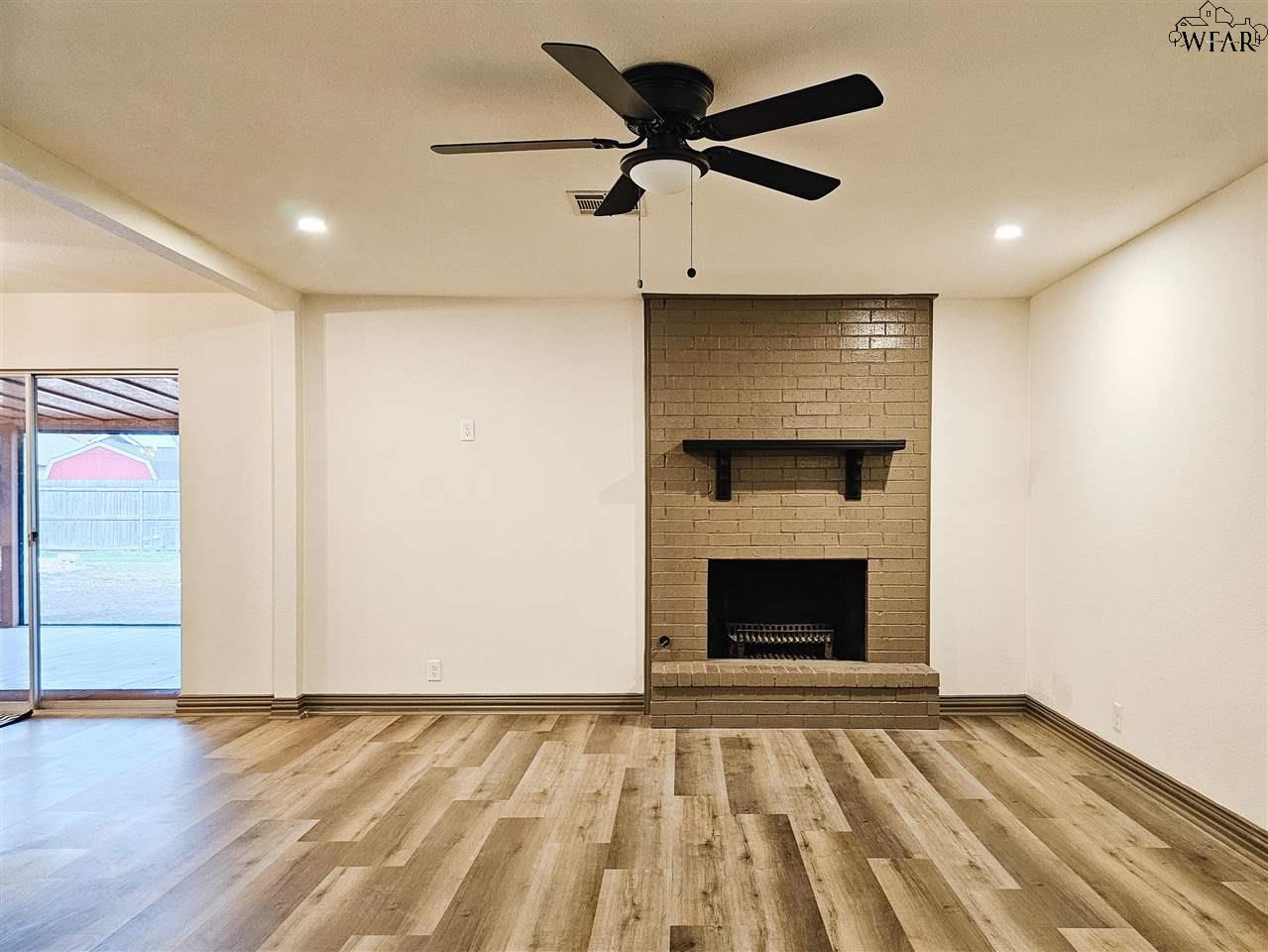 821 Mimosa Street, Burkburnett, Texas image 3
