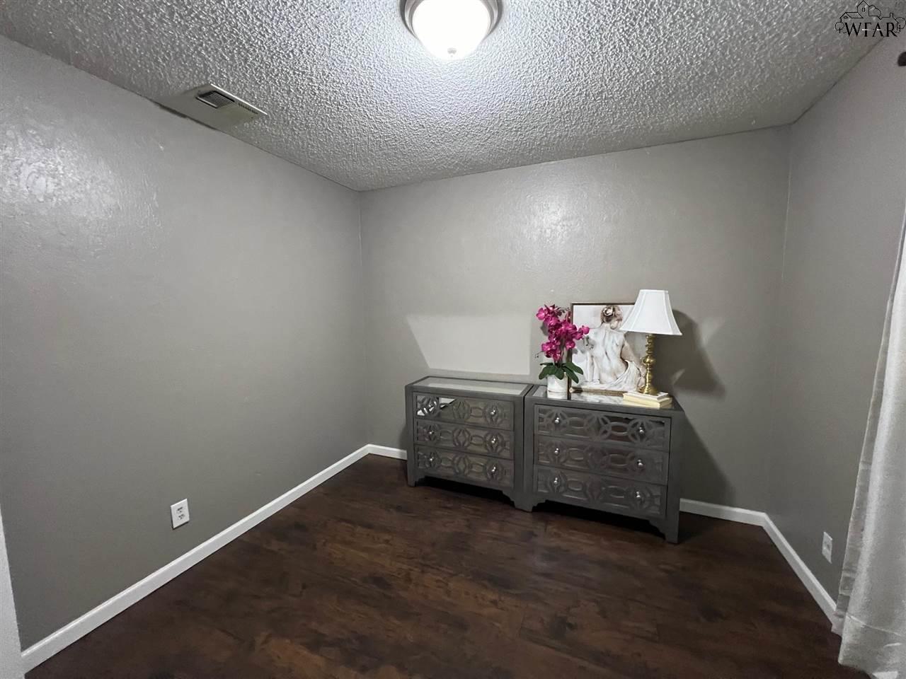 505 E Commerce Street, Henrietta, Texas image 17