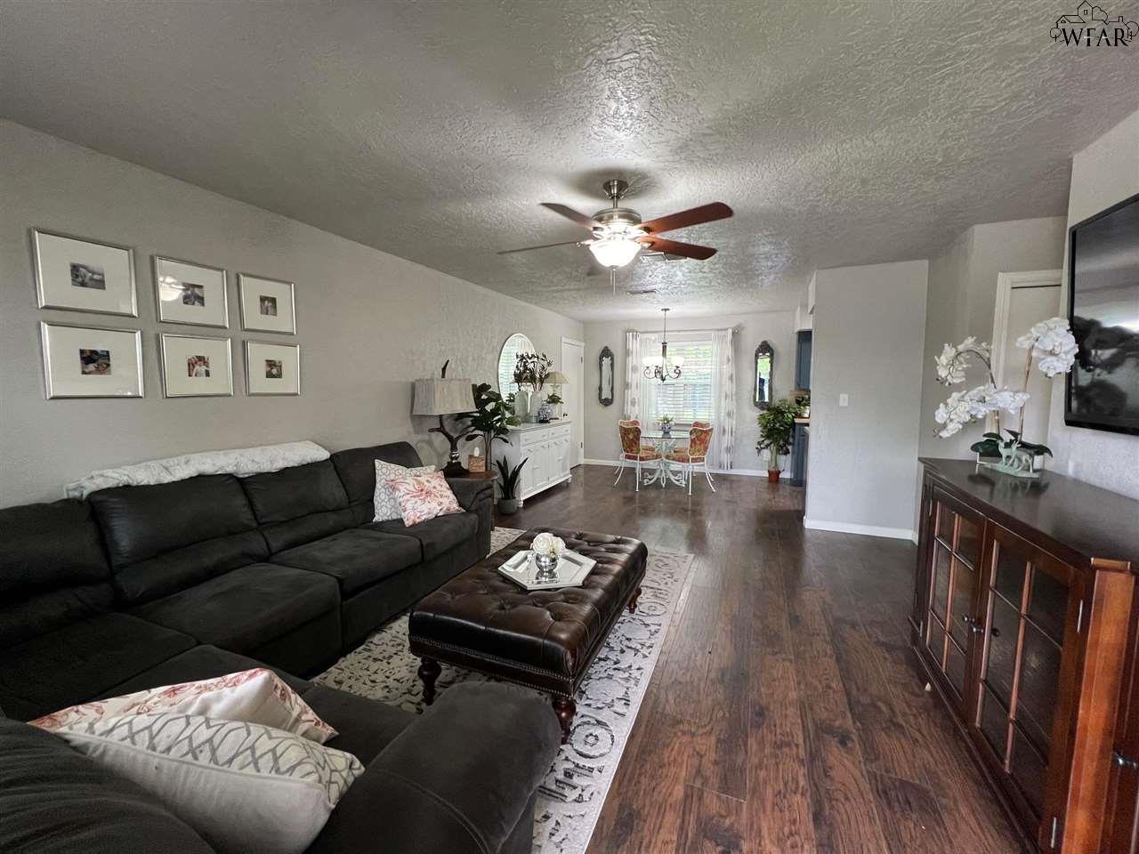 505 E Commerce Street, Henrietta, Texas image 3