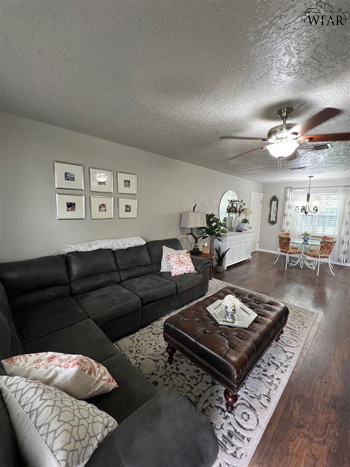 505 E Commerce Street, Henrietta, Texas image 4