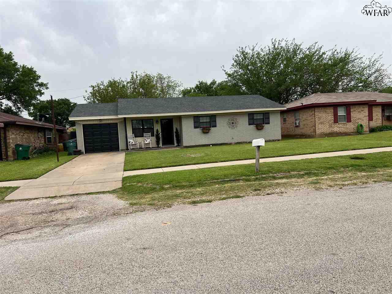 505 E Commerce Street, Henrietta, Texas image 1