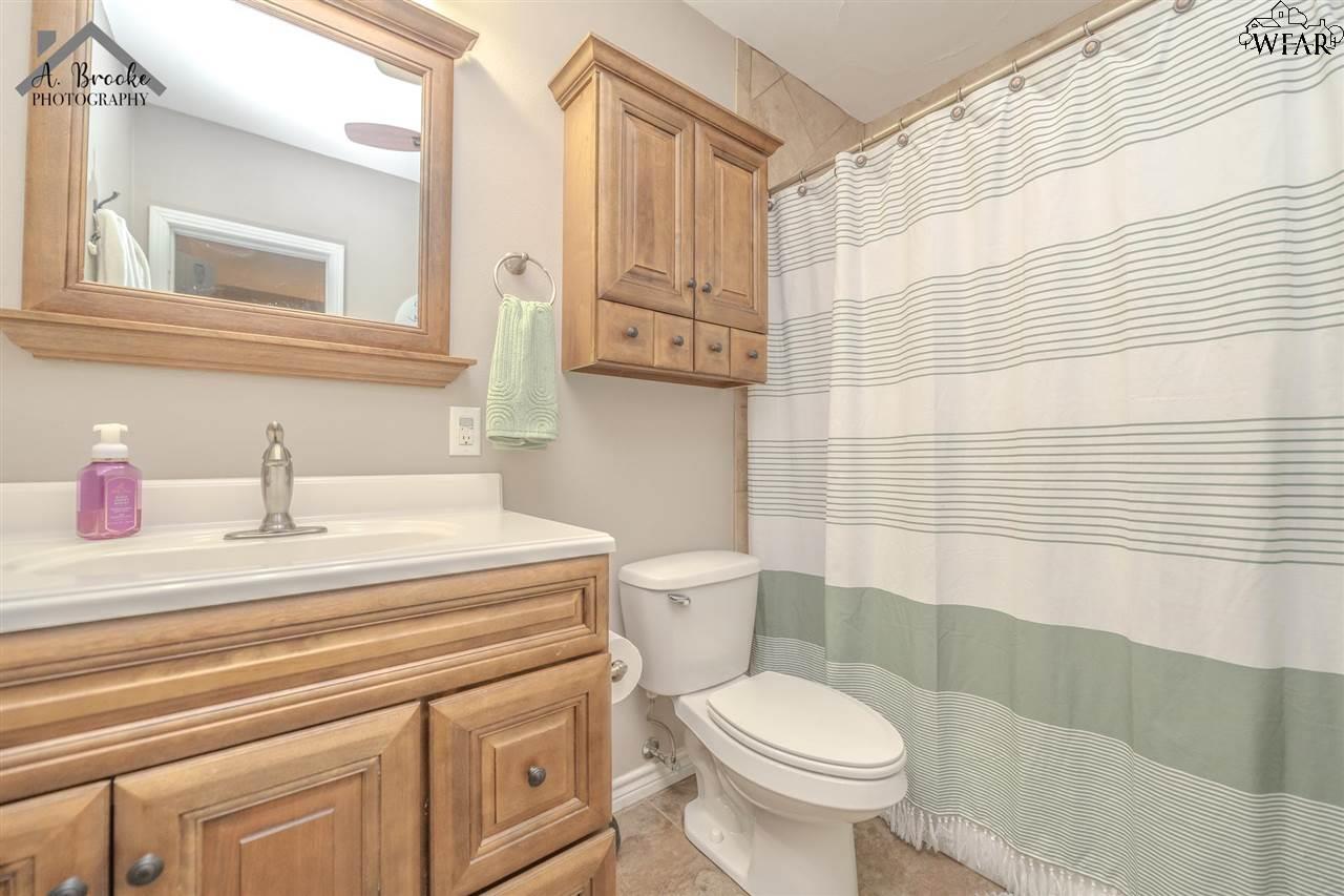 816 S Ash Street, Archer City, Texas image 17