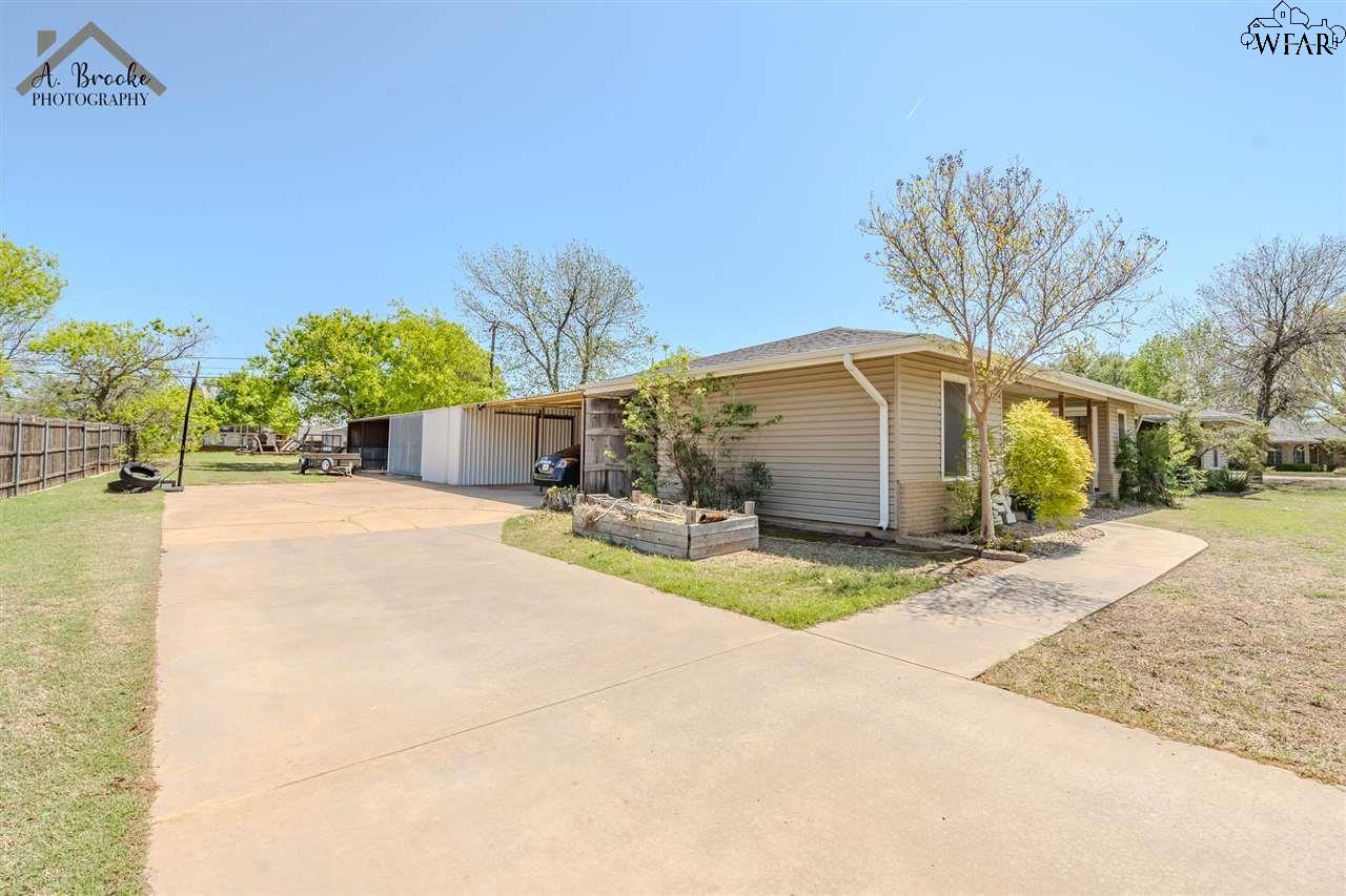 816 S Ash Street, Archer City, Texas image 28
