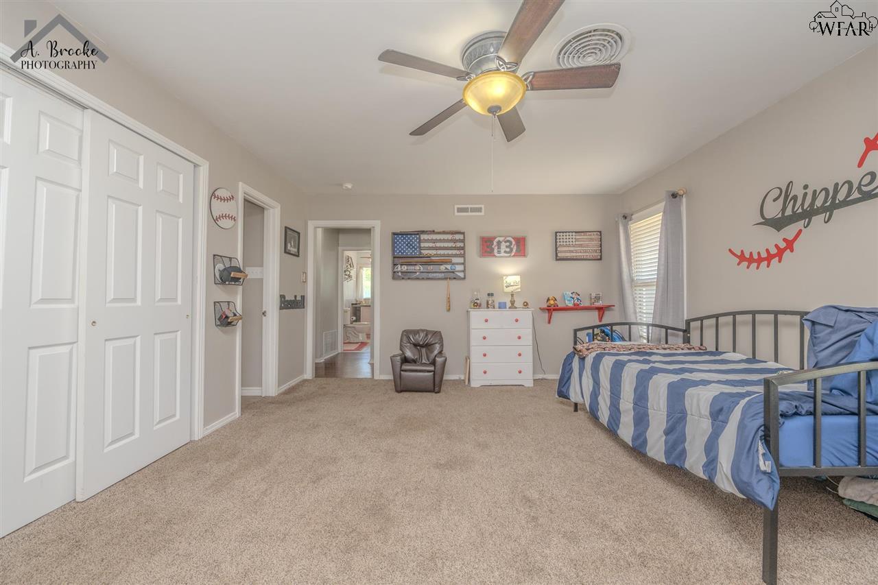 816 S Ash Street, Archer City, Texas image 24