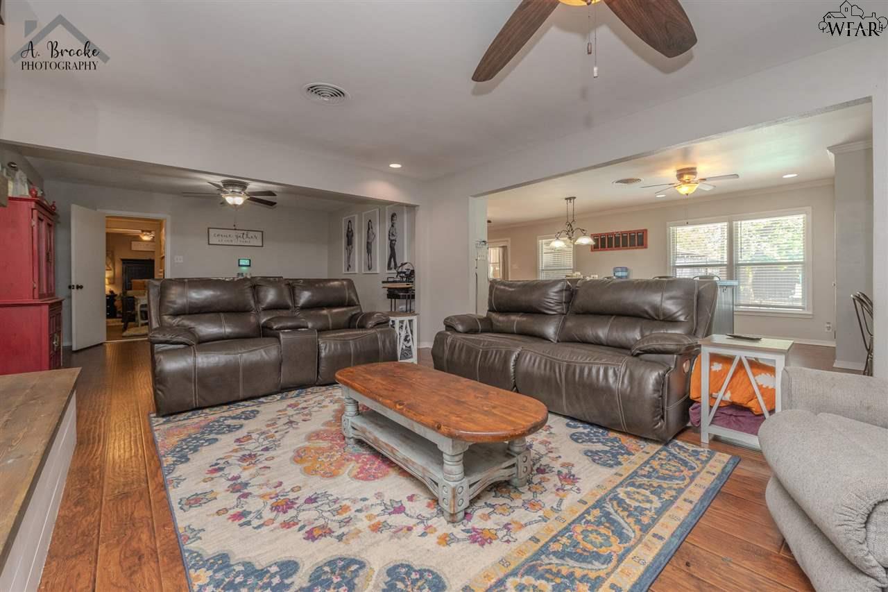 816 S Ash Street, Archer City, Texas image 7