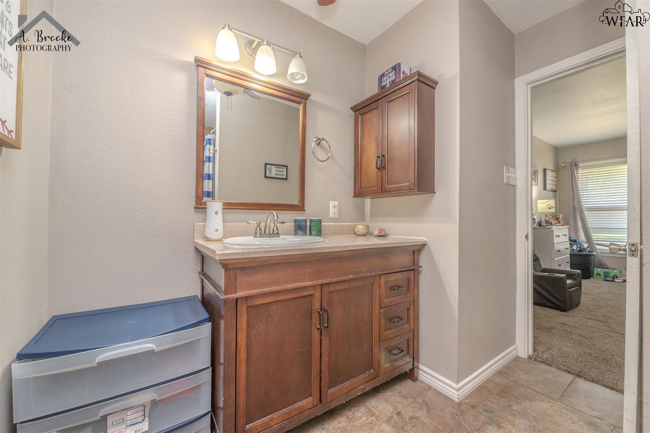 816 S Ash Street, Archer City, Texas image 26