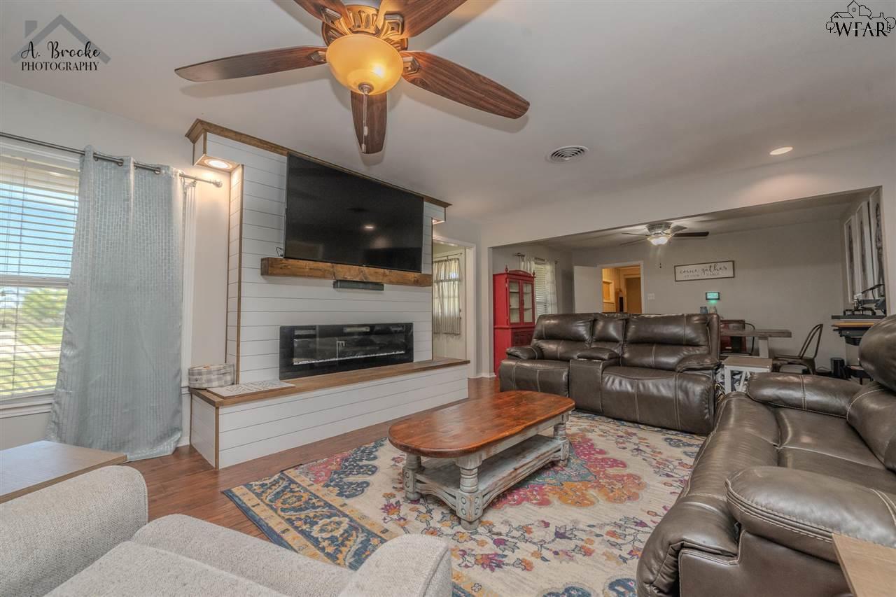 816 S Ash Street, Archer City, Texas image 27