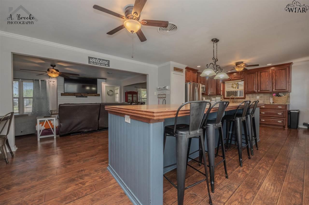 816 S Ash Street, Archer City, Texas image 4