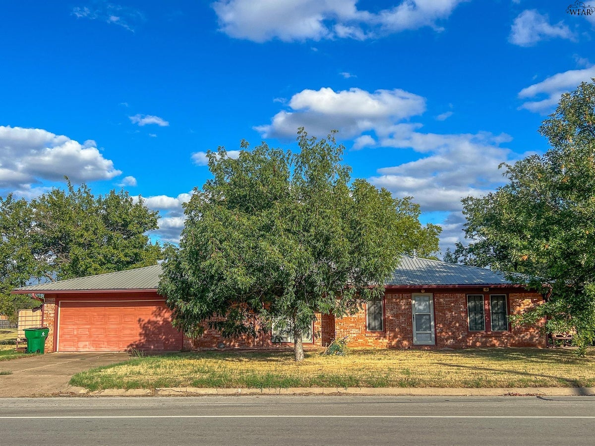 520 S Center St, Archer City, TX 76351 - Stessa