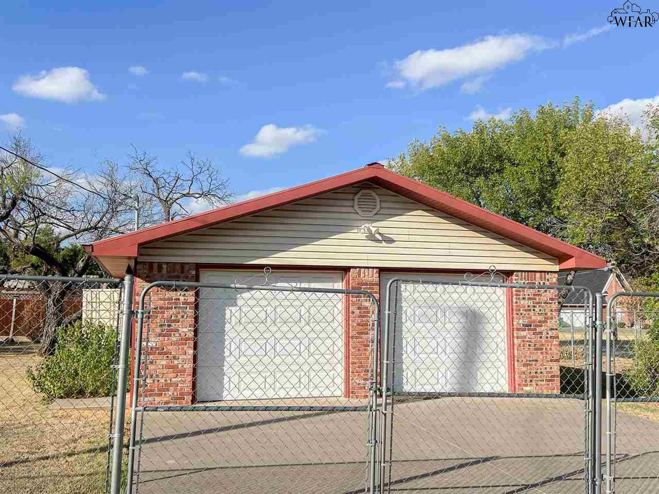 520 S Center Street, Archer City, Texas image 25