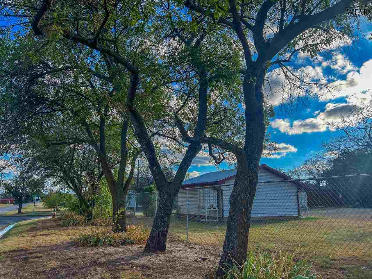 520 S Center Street, Archer City, Texas image 28