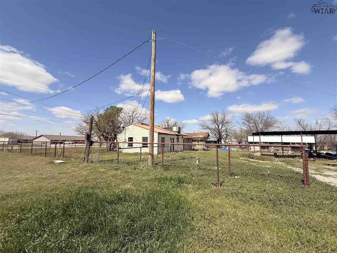 105 S College Avenue, Holliday, Texas image 2