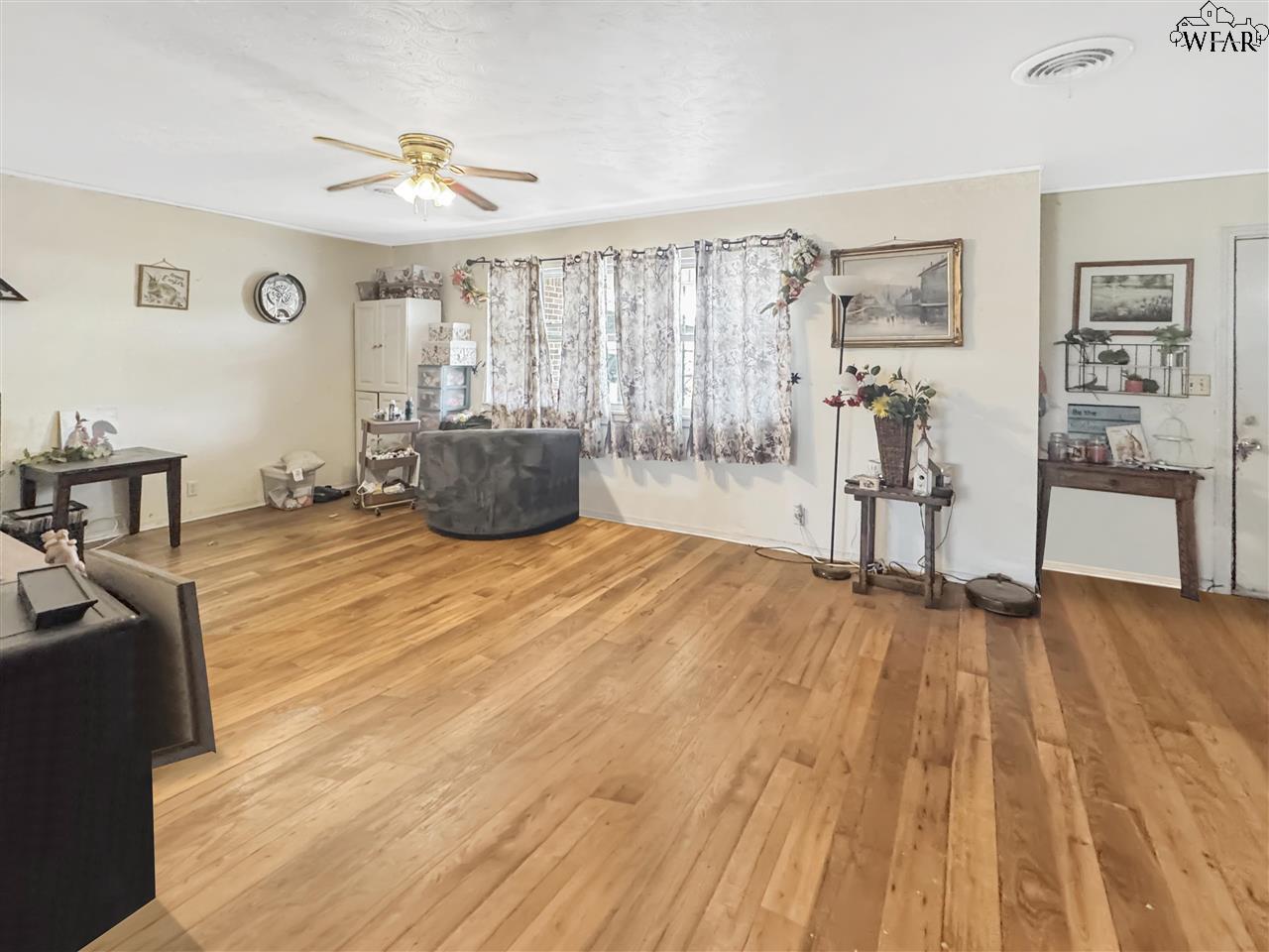 204 Mockingbird Lane, Burkburnett, Texas image 4