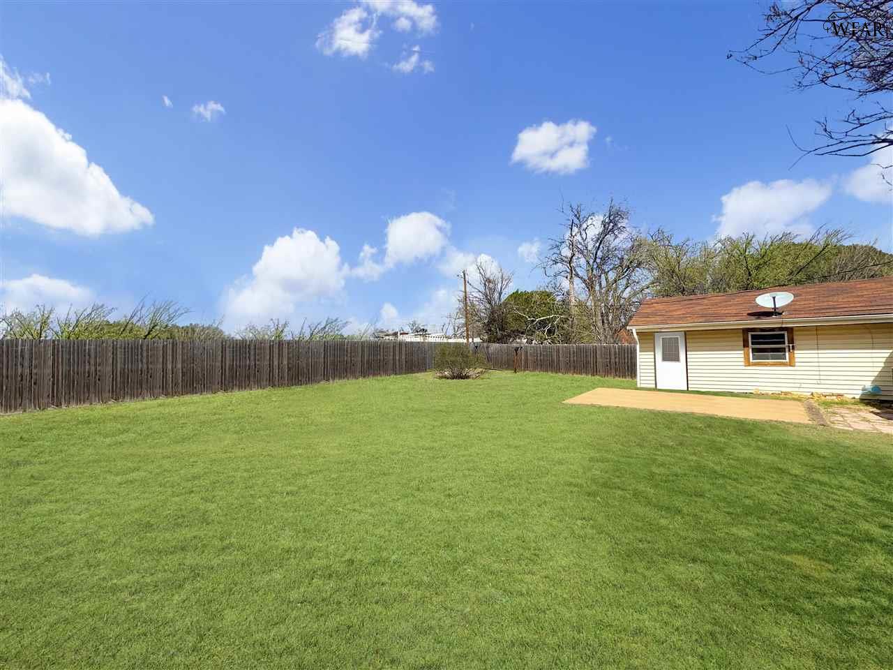 204 Mockingbird Lane, Burkburnett, Texas image 14