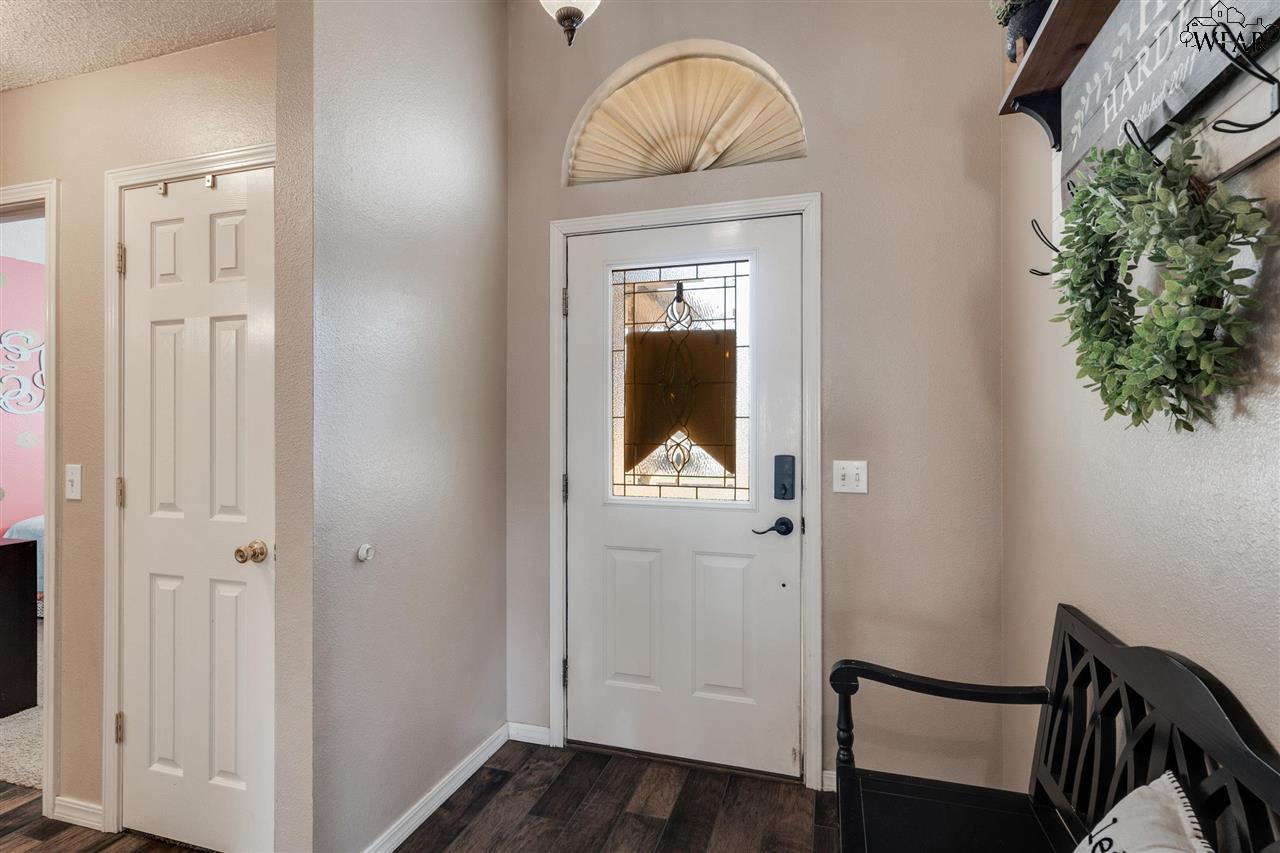 510 Callie Lane, Iowa Park, Texas image 3