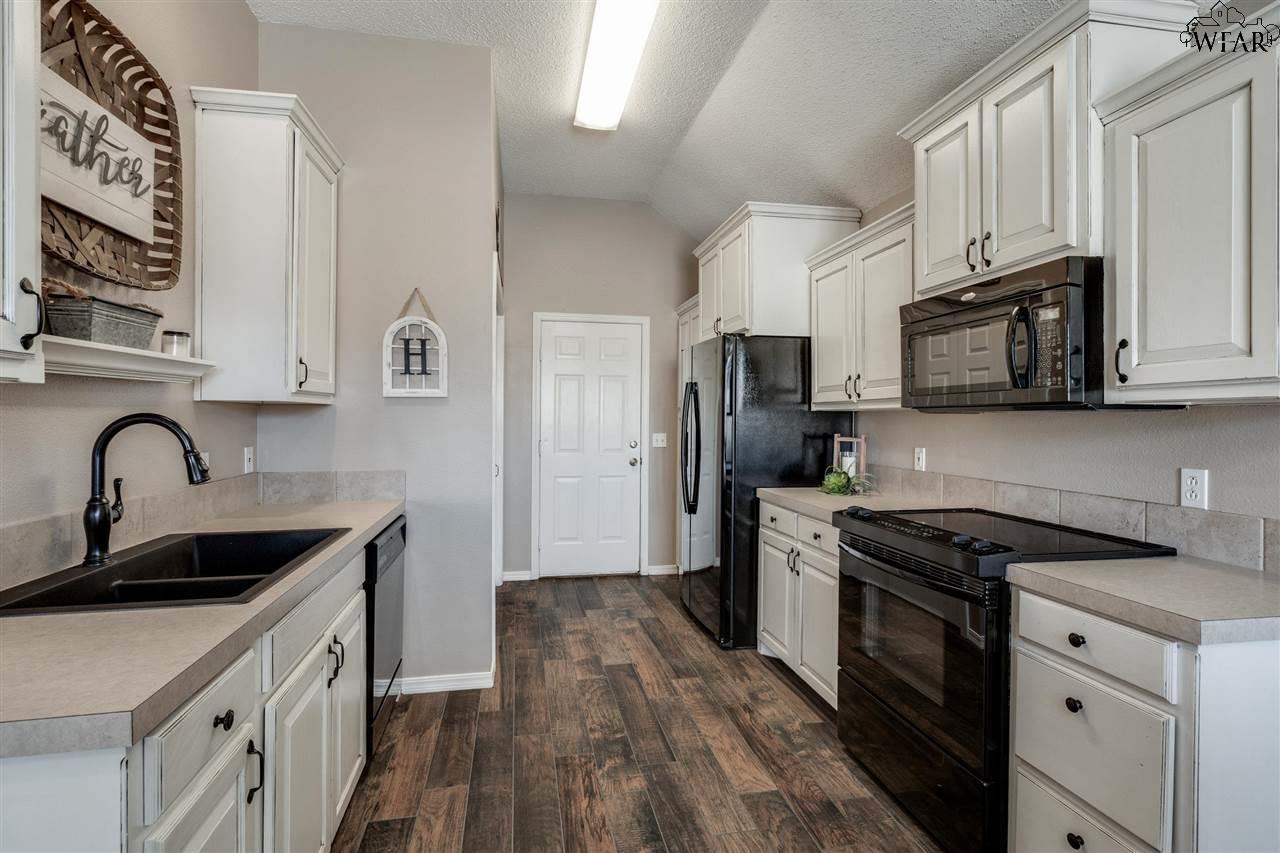 510 Callie Lane, Iowa Park, Texas image 10