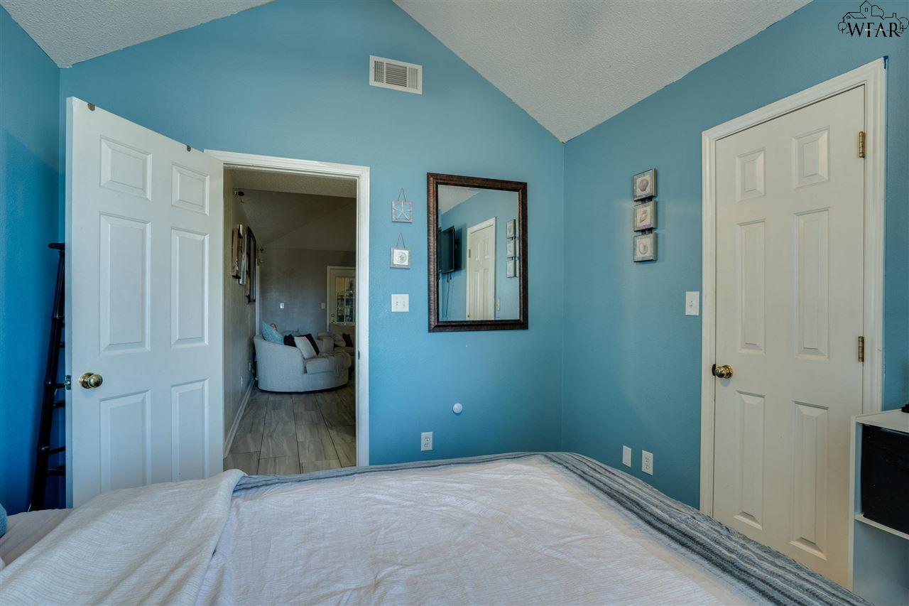 4611 Meadowlake Drive, Wichita Falls, Texas image 23