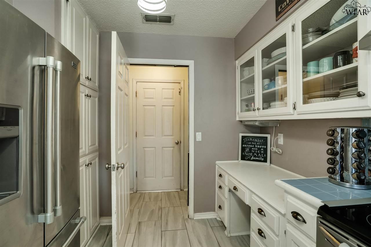 4611 Meadowlake Drive, Wichita Falls, Texas image 12