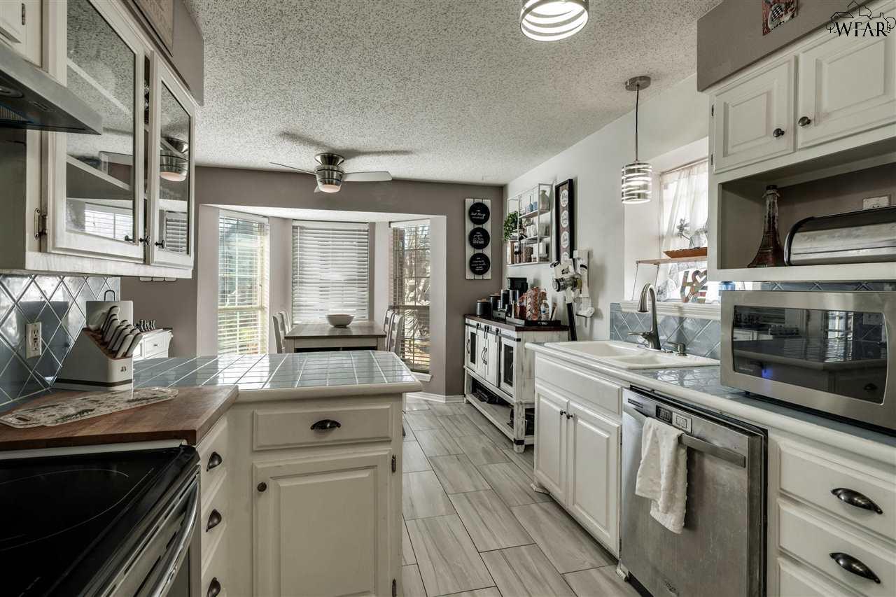 4611 Meadowlake Drive, Wichita Falls, Texas image 13