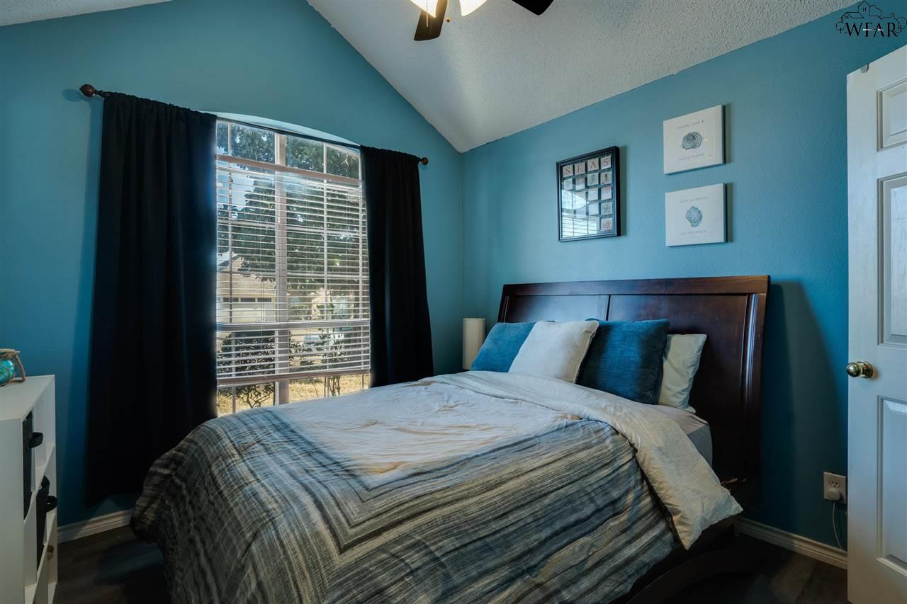 4611 Meadowlake Drive, Wichita Falls, Texas image 22