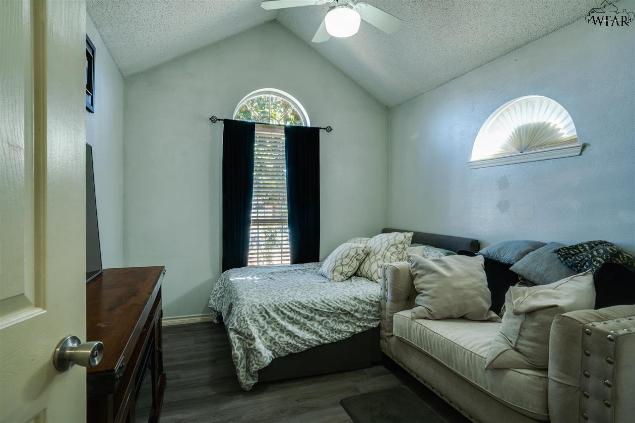 4611 Meadowlake Drive, Wichita Falls, Texas image 20
